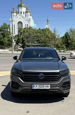 Внедорожник / Кроссовер Volkswagen Touareg 2018 в Чернигове