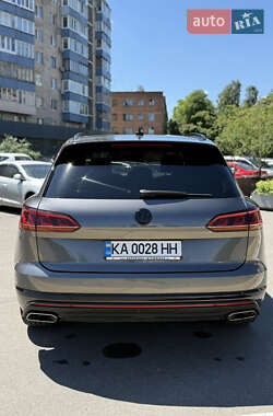 Внедорожник / Кроссовер Volkswagen Touareg 2018 в 