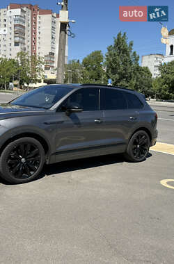 Внедорожник / Кроссовер Volkswagen Touareg 2018 в 