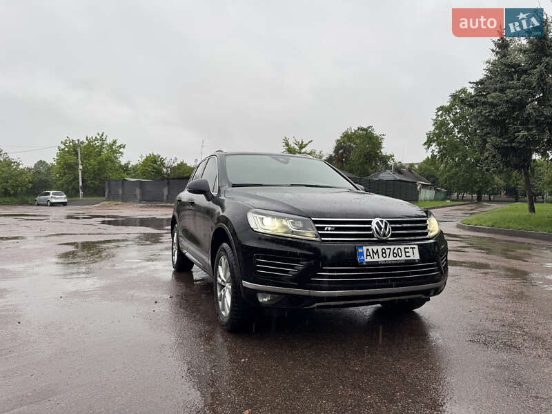 Позашляховик / Кросовер Volkswagen Touareg 2015 в Житомирі