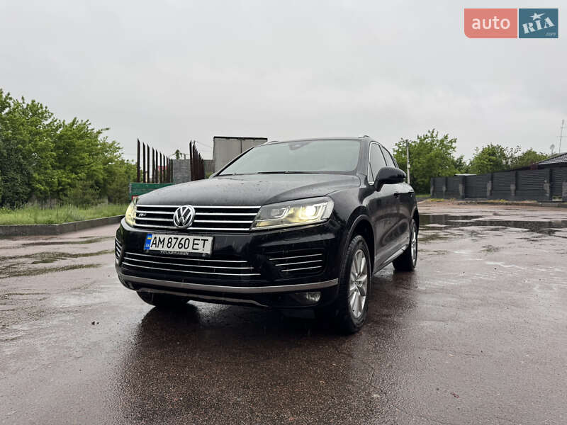 Позашляховик / Кросовер Volkswagen Touareg 2015 в Житомирі