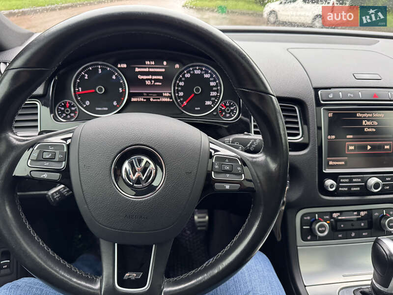Позашляховик / Кросовер Volkswagen Touareg 2015 в Житомирі