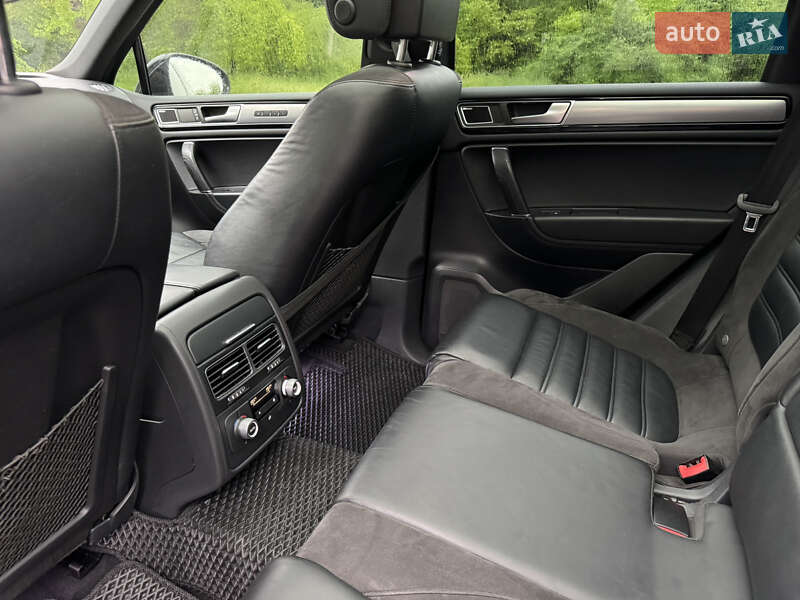 Позашляховик / Кросовер Volkswagen Touareg 2015 в Житомирі