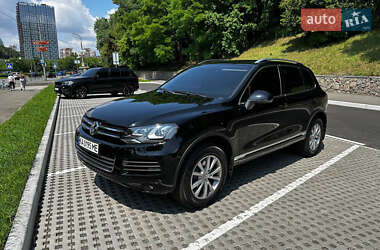 Внедорожник / Кроссовер Volkswagen Touareg 2013 в Киеве