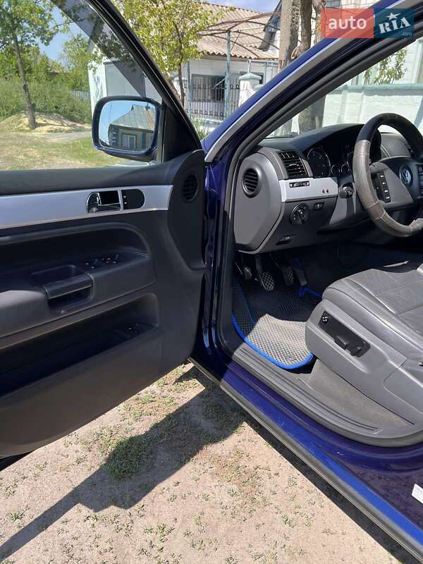 Позашляховик / Кросовер Volkswagen Touareg 2006 в Харкові