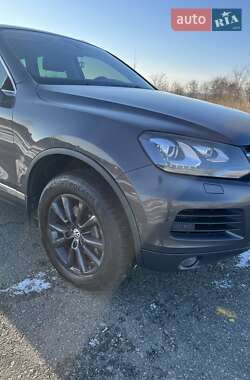 Внедорожник / Кроссовер Volkswagen Touareg 2011 в 