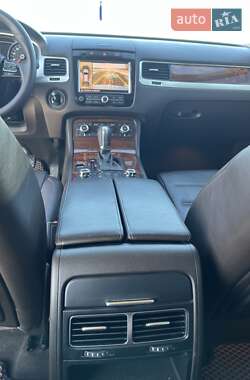 Внедорожник / Кроссовер Volkswagen Touareg 2011 в 