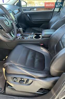 Внедорожник / Кроссовер Volkswagen Touareg 2011 в 