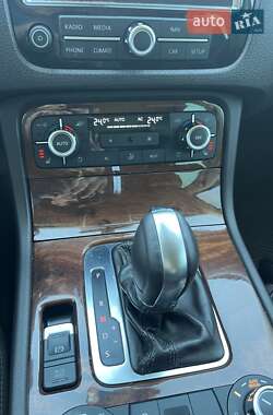 Внедорожник / Кроссовер Volkswagen Touareg 2011 в 