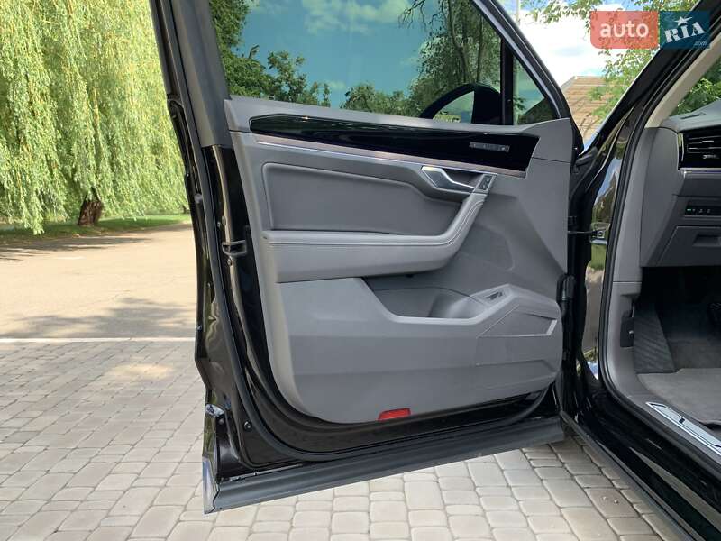 Позашляховик / Кросовер Volkswagen Touareg 2023 в Кривому Розі