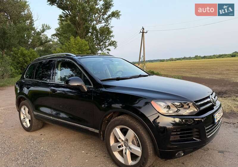 Внедорожник / Кроссовер Volkswagen Touareg 2011 в Василькове