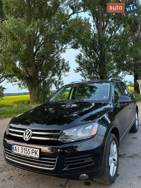 Внедорожник / Кроссовер Volkswagen Touareg 2011 в Василькове
