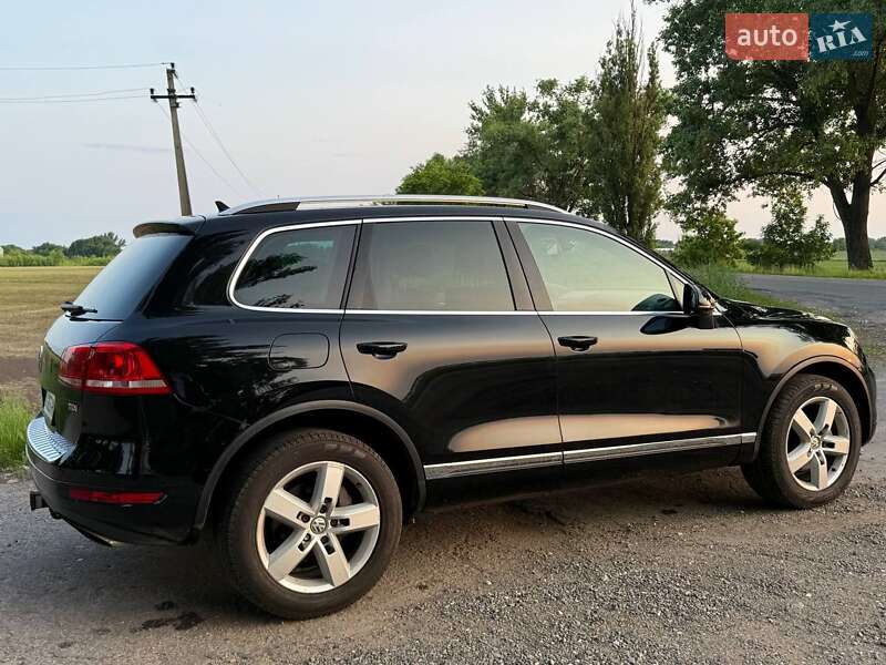 Внедорожник / Кроссовер Volkswagen Touareg 2011 в Василькове
