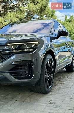 Позашляховик / Кросовер Volkswagen Touareg 2020 в 