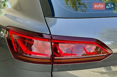 Позашляховик / Кросовер Volkswagen Touareg 2020 в 