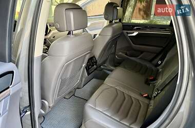 Позашляховик / Кросовер Volkswagen Touareg 2020 в 