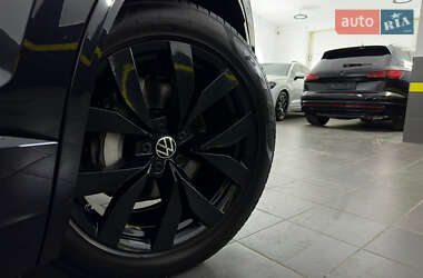Позашляховик / Кросовер Volkswagen Touareg 2022 в 
