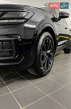 Позашляховик / Кросовер Volkswagen Touareg 2022 в 