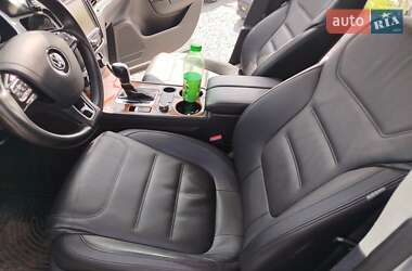 Внедорожник / Кроссовер Volkswagen Touareg 2013 в 
