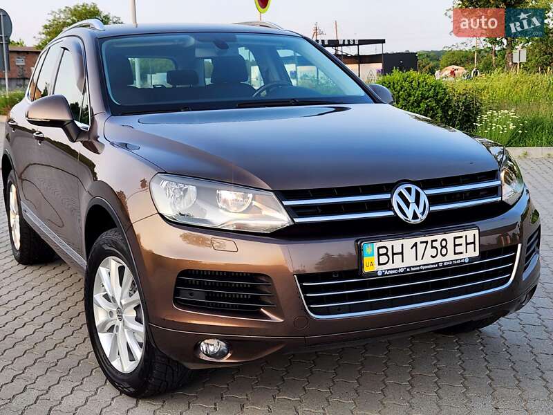 Внедорожник / Кроссовер Volkswagen Touareg 2012 в 