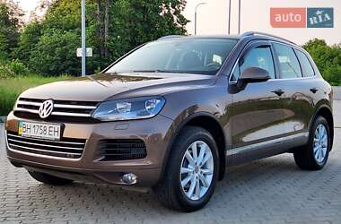 Внедорожник / Кроссовер Volkswagen Touareg 2012 в 