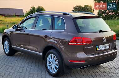 Внедорожник / Кроссовер Volkswagen Touareg 2012 в 