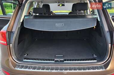 Внедорожник / Кроссовер Volkswagen Touareg 2012 в 