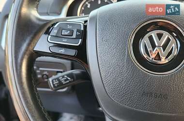 Внедорожник / Кроссовер Volkswagen Touareg 2012 в 