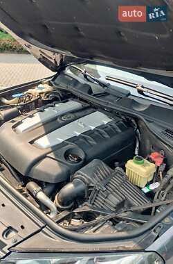 Позашляховик / Кросовер Volkswagen Touareg 2012 в  фото 16 Позашляховик / Кросовер Volkswagen Touareg 2012 в
