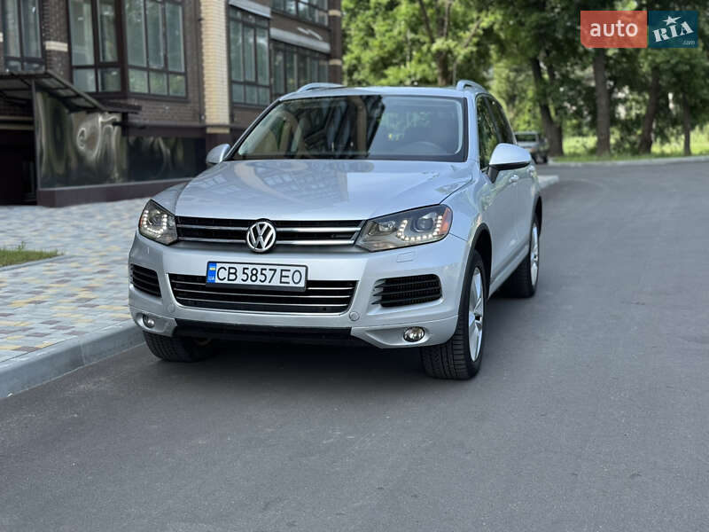 Внедорожник / Кроссовер Volkswagen Touareg 2010 в Чернигове