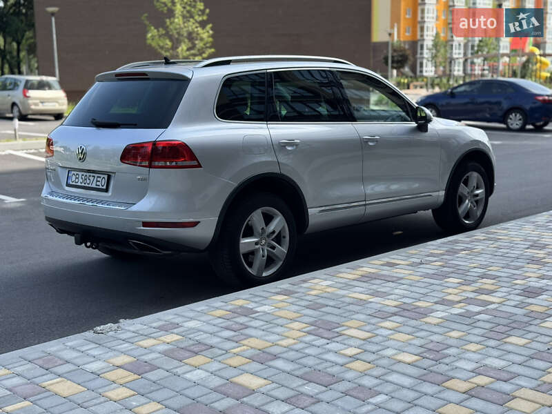 Внедорожник / Кроссовер Volkswagen Touareg 2010 в Чернигове