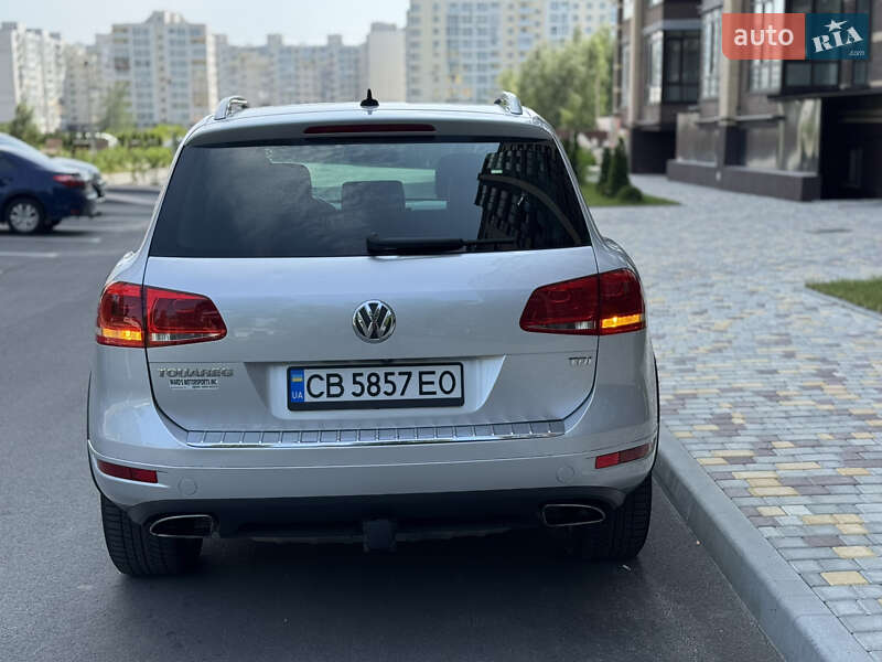 Внедорожник / Кроссовер Volkswagen Touareg 2010 в Чернигове