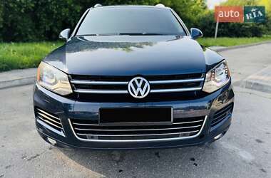 Внедорожник / Кроссовер Volkswagen Touareg 2013 в Днепре
