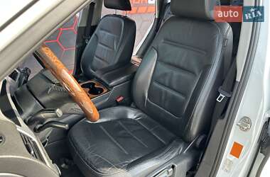 Позашляховик / Кросовер Volkswagen Touareg 2012 в 