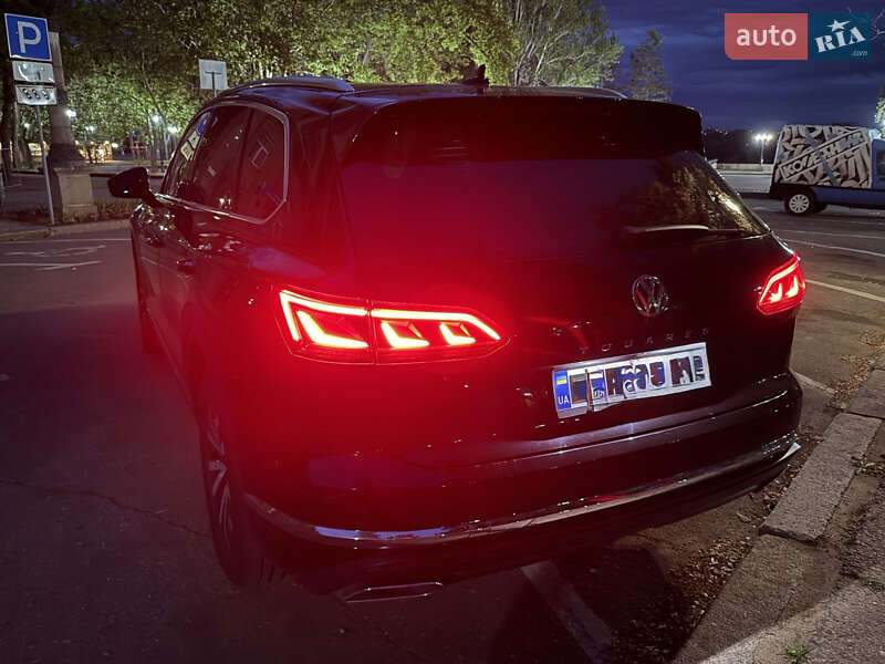 Внедорожник / Кроссовер Volkswagen Touareg 2019 в Николаеве
