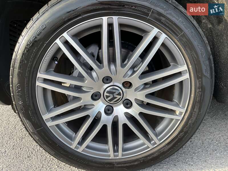 Позашляховик / Кросовер Volkswagen Touareg 2015 в Вінниці