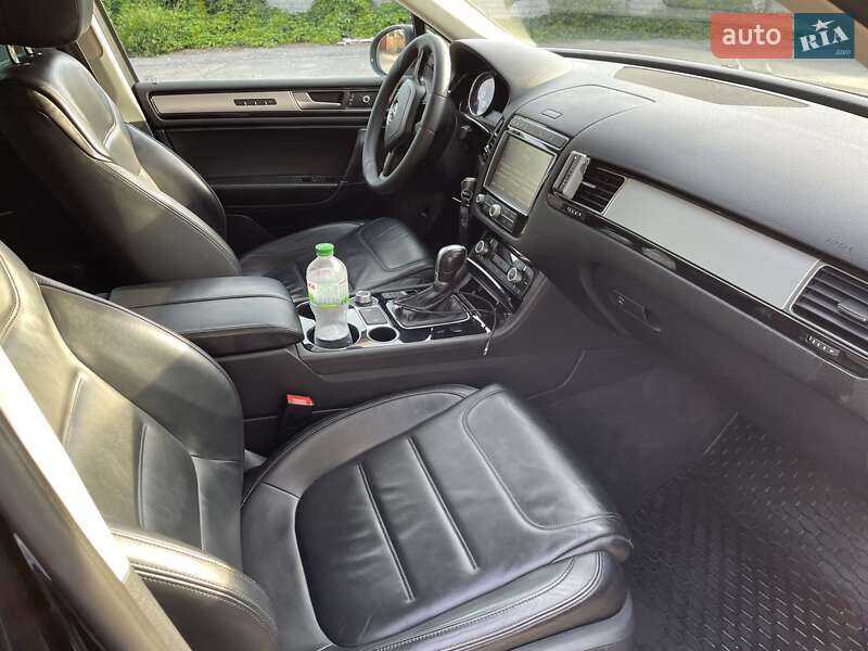 Позашляховик / Кросовер Volkswagen Touareg 2015 в Вінниці