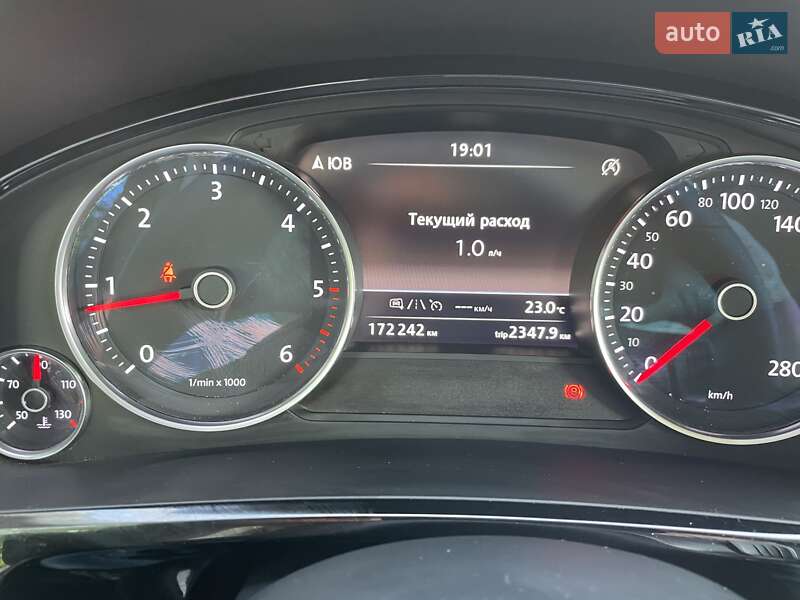 Позашляховик / Кросовер Volkswagen Touareg 2015 в Вінниці