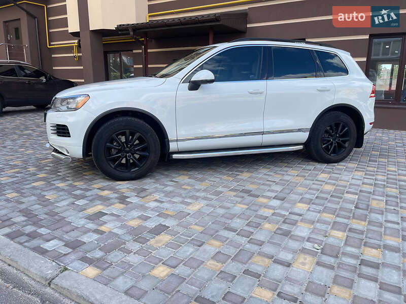 Позашляховик / Кросовер Volkswagen Touareg 2013 в Києві