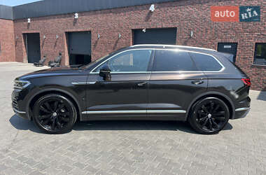 Внедорожник / Кроссовер Volkswagen Touareg 2018 в 