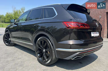 Внедорожник / Кроссовер Volkswagen Touareg 2018 в 