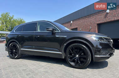 Внедорожник / Кроссовер Volkswagen Touareg 2018 в 