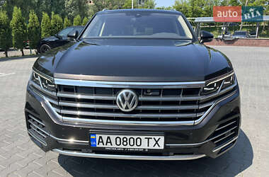 Внедорожник / Кроссовер Volkswagen Touareg 2018 в 