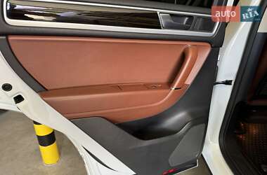 Внедорожник / Кроссовер Volkswagen Touareg 2018 в 