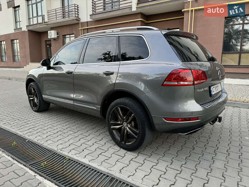 Позашляховик / Кросовер Volkswagen Touareg 2013 в Надвірній