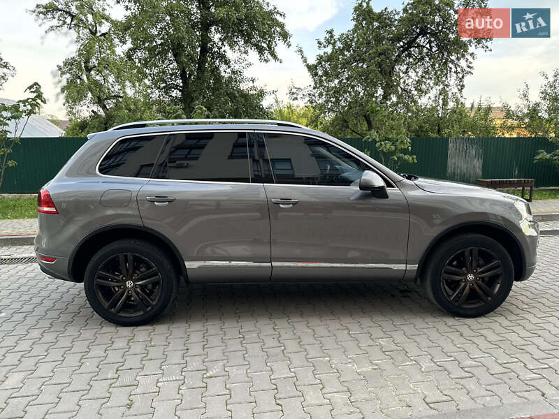 Позашляховик / Кросовер Volkswagen Touareg 2013 в Надвірній