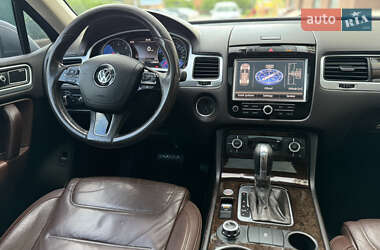 Внедорожник / Кроссовер Volkswagen Touareg 2013 в 