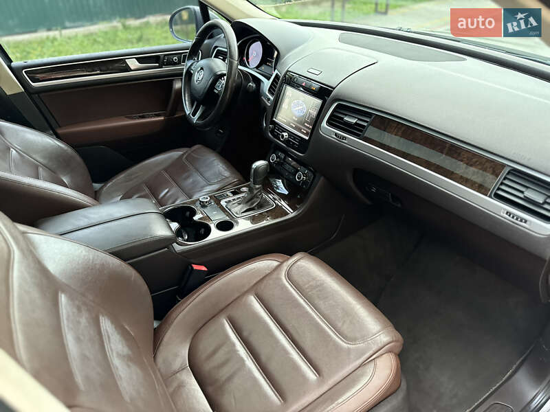 Позашляховик / Кросовер Volkswagen Touareg 2013 в Надвірній