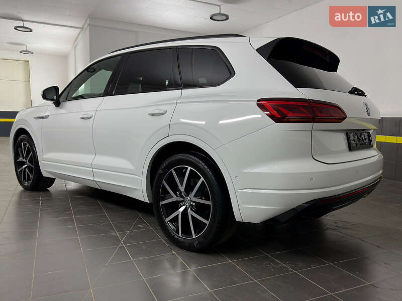 Внедорожник / Кроссовер Volkswagen Touareg 2021 в Казатине