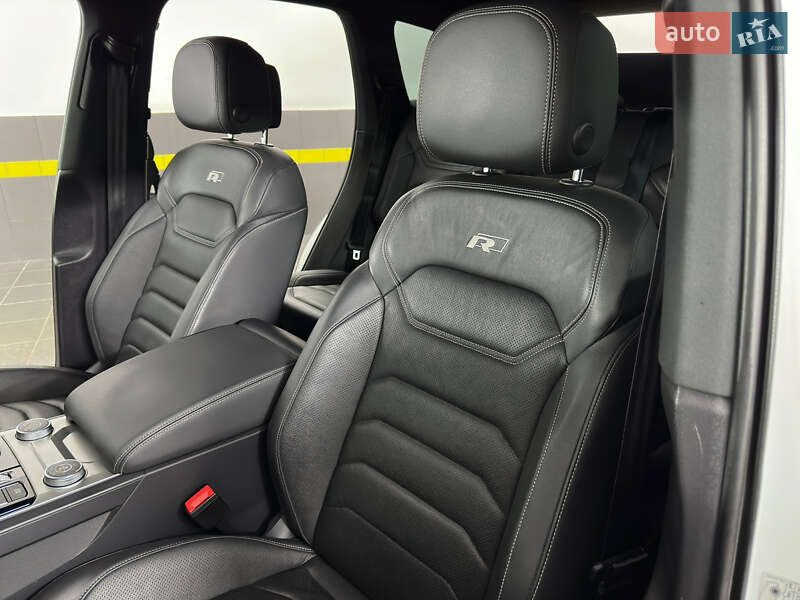 Внедорожник / Кроссовер Volkswagen Touareg 2021 в Казатине